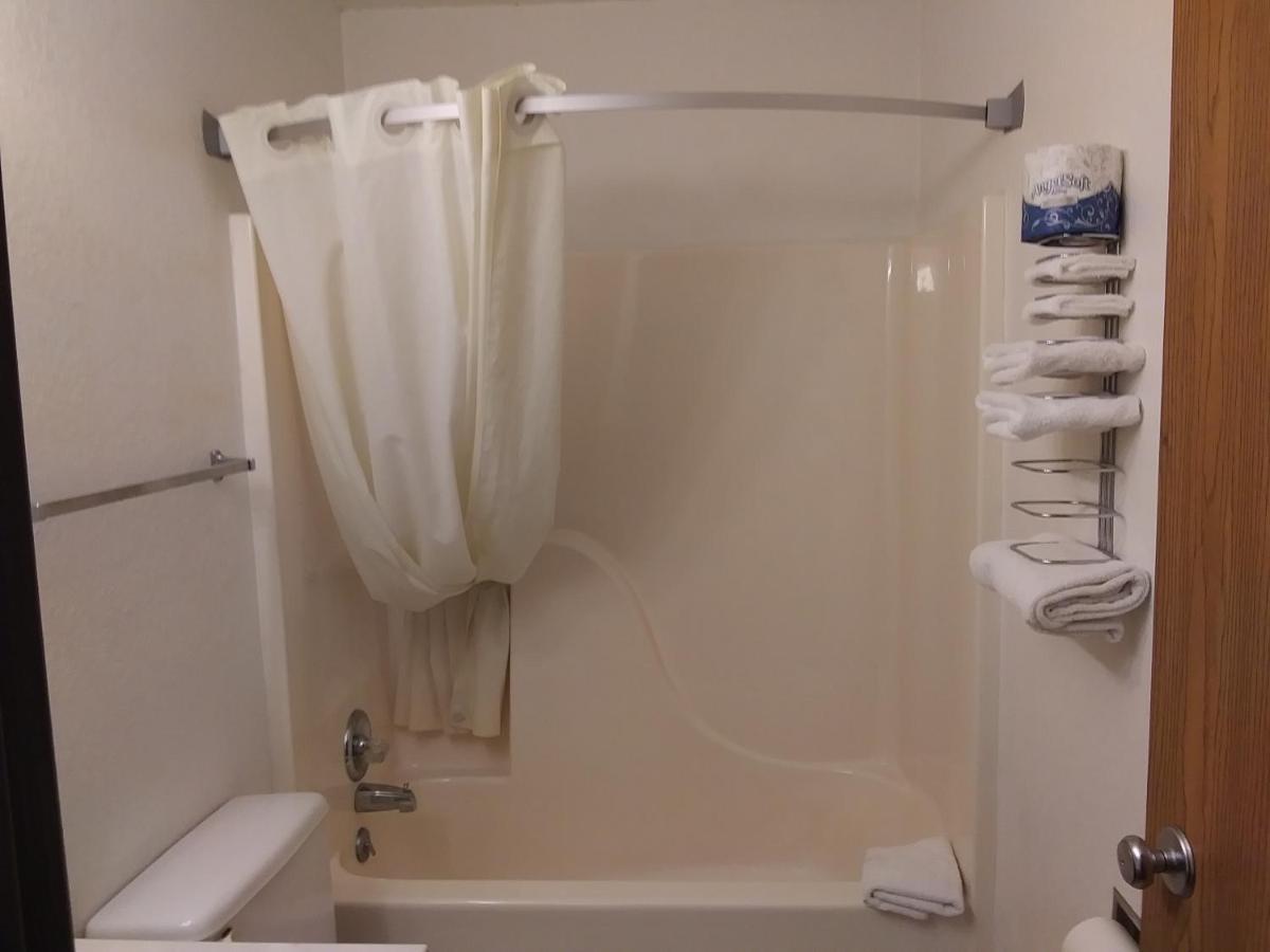 Amerihost Inn & Suites Kingdom City Zewnętrze zdjęcie